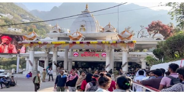 ನವರಾತ್ರಿಯಲ್ಲಿ ವೈಷ್ಣೋದೇವಿ ದರ್ಶನಕ್ಕೆ ಭಕ್ತರ ದಂಡು