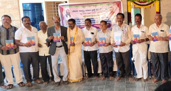 ಕೋಲಾರ ನಗರದ ಹೊರ ವಲಯದ ಆರ್ ಎಮ್ ಗೋಲ್ಡನ್ ಸಿಟಿಯಲ್ಲಿರುವ ಹನುಮ ಆಶ್ರಯ ಧ್ಯಾನ ಮಂದಿರ ದಲ್ಲಿ ಆತ್ಮಾನಂದ ಹಣತೆಗಳುಕೃತಿಯನ್ನು ಬಿಡುಗಡೆ ಮಾಡಿದರು.