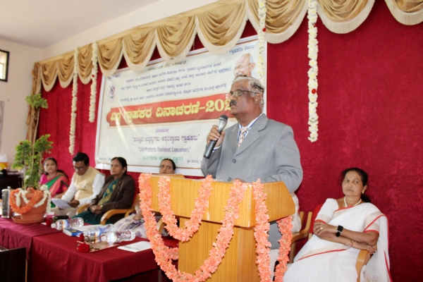 ಗ್ರಾಹಕರು ಉತ್ಪನ್ನ ಪರಿಶೀಲಿಸಿ, ಖರೀದಿಸಬೇಕು: ನ್ಯಾ.ಮಹಾಂತೇಶ ದರಗದ್