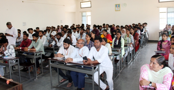 ಗ್ರಾಹಕರು ಉತ್ಪನ್ನ ಪರಿಶೀಲಿಸಿ, ಖರೀದಿಸಬೇಕು: ನ್ಯಾ.ಮಹಾಂತೇಶ ದರಗದ್