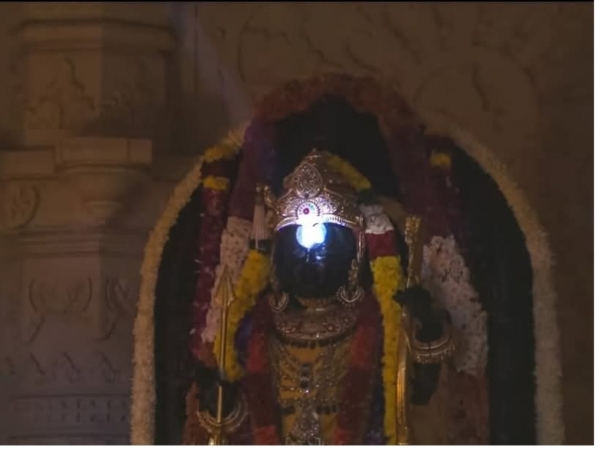 ರಾಮನ ಹಣೆಗೆ ಸೂರ್ಯ ತಿಲಕ ರಾಮನ ಹಣೆಗೆ ಸೂರ್ಯ ತಿಲಕ