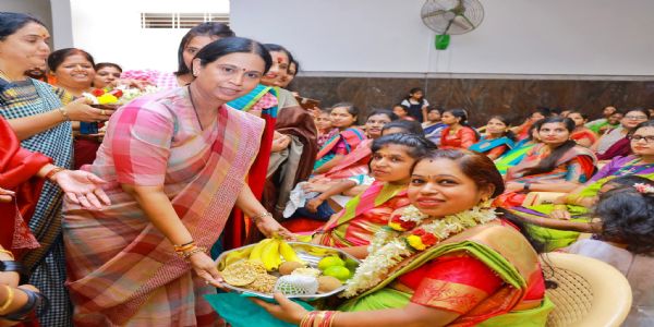 ಲಗ್ಗೆರೆಯಲ್ಲಿ 208 ಗರ್ಭಿಣಿಯರಿಗೆ ಸೀಮಂತ: ಲಕ್ಷ್ಮೀ ಹೆಬ್ಬಾಳಕರ್ ಚಾಲನೆ