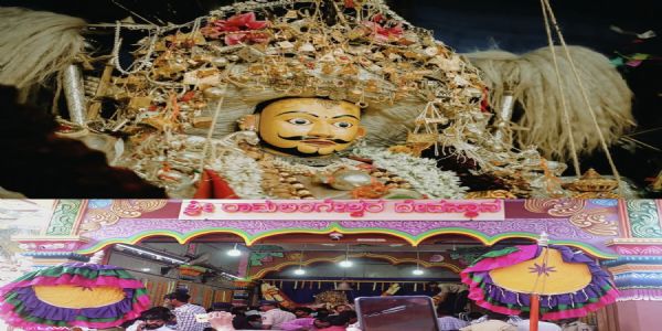 ಬೇಡಿದ ವರ ಕರುಣಿಸುವ ನವಲಗುಂದ ರಾಮಲಿಂಗ ಕಾಮಣ್ಣ