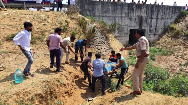 ಕಾರು ಪಲ್ಟಿ ; ಬೆಂಗಳೂರಿನ ವೃದ್ಧ ದಂಪತಿ ಸಾವು