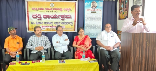 ವಚನಗಾರ್ತಿಯರು ಕಾಯಕ ತತ್ವ ಮತ್ತು ದಾಸೋಹದ ಮಹತ್ವವನ್ನು ವಿಶ್ವಕ್ಕೇ ಸಾರಿದರು : ಡಾ. ಕೆ.ಎಸ್. ಶಿವಪ್ರಕಾಶ್ ವಚನಗಾರ್ತಿಯರು ಕಾಯಕ ತತ್ವ ಮತ್ತು ದಾಸೋಹದ ಮಹತ್ವವನ್ನು ವಿಶ್ವಕ್ಕೇ ಸಾರಿದರು : ಡಾ. ಕೆ.ಎಸ್. ಶಿವಪ್ರಕಾಶ್