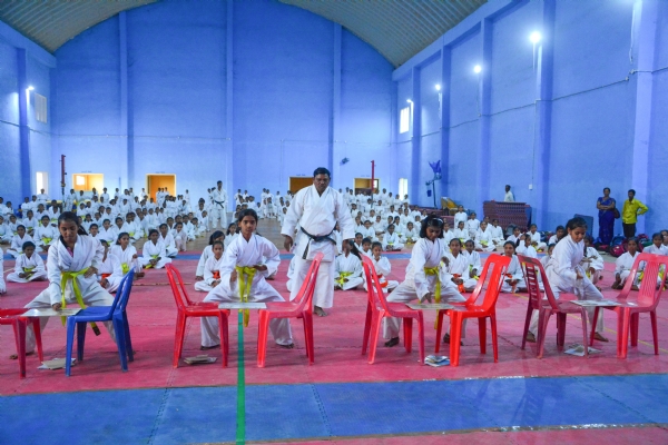 ಕರಾಟೆ ಕಲಿಕೆ ವಿದ್ಯಾರ್ಥಿನಿಯರಿಗೆ ಕಡ್ಡಾಯವಾಗಲಿ - ವಿಠ್ಠಲ್ ಜಾಬಗೌಡರ