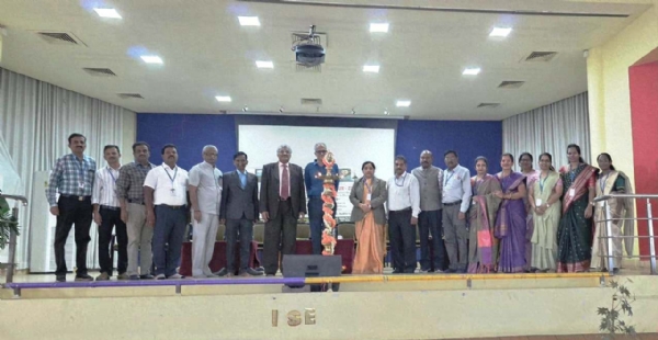 ದೇಶದಲ್ಲಿ ಮಹಿಳೆಯರು ಅಭಿವೃದ್ಧಿಯ `ಸಕ್ರಿಯ ವೇಗವರ್ಧಕರು’ : ಡಾ. ಅಜಿತ್ ಕೆ.ಎಂ. ದೇಶದಲ್ಲಿ ಮಹಿಳೆಯರು ಅಭಿವೃದ್ಧಿಯ `ಸಕ್ರಿಯ ವೇಗವರ್ಧಕರು’ : ಡಾ. ಅಜಿತ್ ಕೆ.ಎಂ.