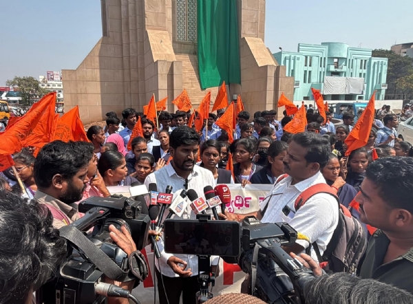 ಬಳ್ಳಾರಿ : ಗುರುಕುಲ ಶಾಲೆಯ ಮಾನ್ಯತೆ ರದ್ದತಿಗೆ ಎಬಿವಿಪಿ ಆಗ್ರಹ