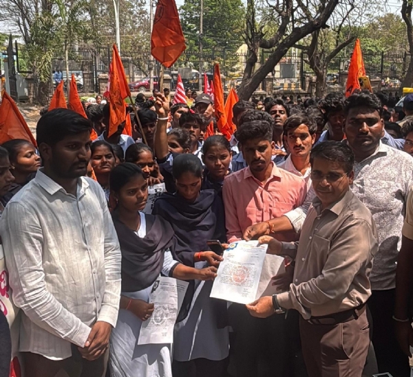 ಬಳ್ಳಾರಿ : ಗುರುಕುಲ ಶಾಲೆಯ ಮಾನ್ಯತೆ ರದ್ದತಿಗೆ ಎಬಿವಿಪಿ ಆಗ್ರಹ