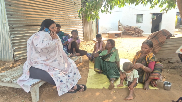 ಹ್ಯಾಟಿ ಮುಂಡರಗಿಯ ದುರ್ಗಮ್ಮಳನ್ನು ಭೇಟಿ ಮಾಡಿದ ಮಹಿಳಾ ಕಾಂಗ್ರೆಸ್