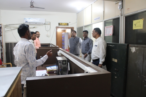 ಕಚೇರಿಯ ಸಮಯ ಬದಲಾವಣೆ : ಸಿಇಒ ಈಶ್ವರ ಕುಮಾರ್ ಹಾಜರಾತಿ ಪರಿಶೀಲನೆ