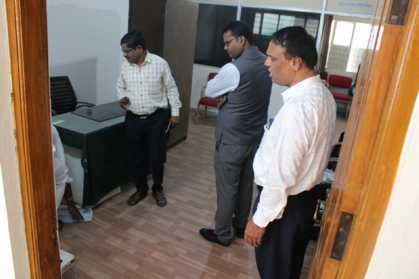 ಕಚೇರಿಯ ಸಮಯ ಬದಲಾವಣೆ : ಸಿಇಒ ಈಶ್ವರ ಕುಮಾರ್ ಹಾಜರಾತಿ ಪರಿಶೀಲನೆ