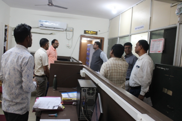 ಕಚೇರಿಯ ಸಮಯ ಬದಲಾವಣೆ : ಸಿಇಒ ಈಶ್ವರ ಕುಮಾರ್ ಹಾಜರಾತಿ ಪರಿಶೀಲನೆ