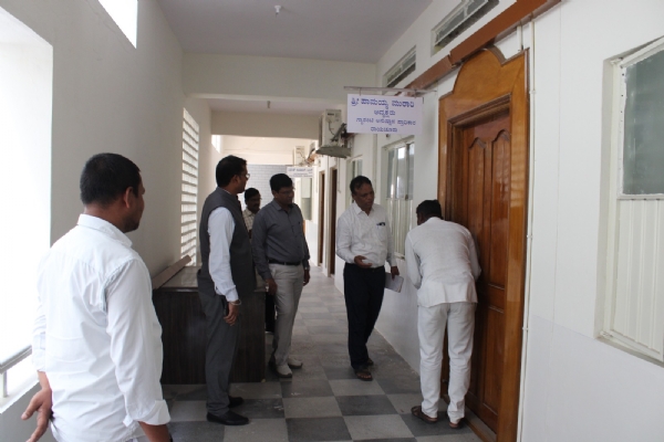 ಕಚೇರಿಯ ಸಮಯ ಬದಲಾವಣೆ : ಸಿಇಒ ಈಶ್ವರ ಕುಮಾರ್ ಹಾಜರಾತಿ ಪರಿಶೀಲನೆ