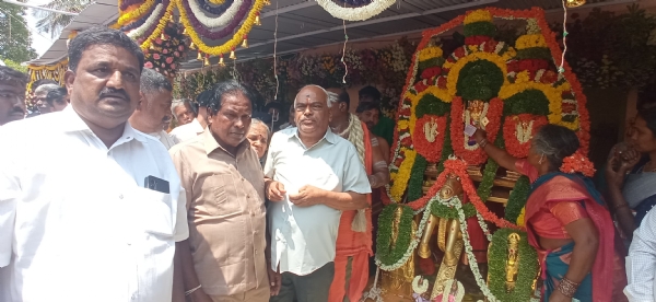 ಕೋಲಾರ ಜಿಲ್ಲೆಯ ಶ್ರೀನಿವಾಸಪುರ ತಾಲ್ಲೂಕಿನ ಕೆ. ಕುರುಪ್ಪಲ್ಲಿಯಲ್ಲಿ ಕುರುಬ ಸಮುದಾಯದ ದೊಡ್ಡದ್ಯಾವರ ನಡೆಯಿತು.