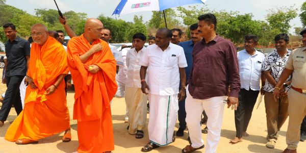 ಏ. 15ರಂದು ಆದಿಚುಂಚನಗಿರಿ ಕ್ಷೇತ್ರಕ್ಕೆ ಪ್ರಧಾನಿ ಮೋದಿ ಭೇಟಿ ; ಸಿದ್ದತೆ ಪರಿಶೀಲಿಸಿದ ಕುಮಾರಸ್ವಾಮಿ