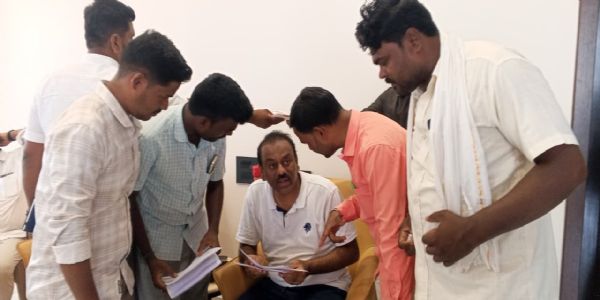 ಕೊಪ್ಪಳ : ಸೇತುವೆ ನಿರ್ಮಿಸಲು ಸಂಸದರಿಗೆ ಮನವಿ