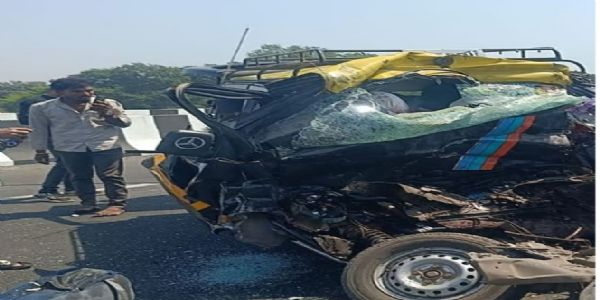 ಥಾಣೆಯಲ್ಲಿ ಭೀಕರ ರಸ್ತೆ ಅಪಘಾತ ; ಎರಡು ವಾಹನಗಳ ಡಿಕ್ಕಿ, 8 ಮಂದಿ ಸಾವು