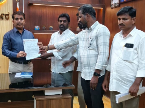 ಹದ್ದಿನಗುಂಡು ಸರ್ಕಾರಿ ಭೂಮಿಯ ಅಕ್ರಮ ಪರಭಾರೆ : ತಡೆಯಲು ಆಗ್ರಹ ಹದ್ದಿನಗುಂಡು ಸರ್ಕಾರಿ ಭೂಮಿಯ ಅಕ್ರಮ ಪರಭಾರೆ : ತಡೆಯಲು ಆಗ್ರಹ