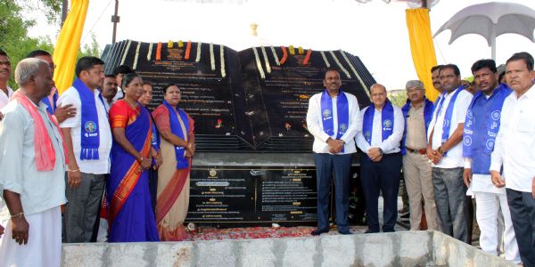 ಜಿಲ್ಲಾಡಳಿತ ಭವನದ ಅಂಗಳದಲ್ಲಿ ಭಾರತ ಸಂವಿಧಾನದ ಪ್ರಸ್ತಾವನೆ ಅನಾವರಣ