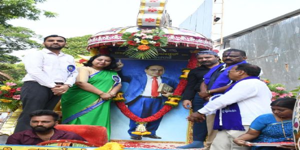 ಡಾ.ಬಿ.ಆರ್.ಅಂಬೇಡ್ಕರ್ ಭಾವಚಿತ್ರ  ಮೆರವಣಿಗೆಗೆ ಸಚಿವ ಸಂತೋಷ ಎಸ್. ಲಾಡ್ ಚಾಲನೆ