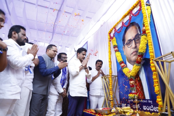 ಬಳ್ಳಾರಿಯಲ್ಲಿ 10 ಕೋಟಿ ರೂ. ವೆಚ್ಚದಲ್ಲಿ ಅಂಬೇಡ್ಕರ್ ಸುಸಜ್ಜಿತ ಗ್ರಂಥಾಲಯ - ಶಾಸಕ ನಾರಾ ಭರತ್ ರೆಡ್ಡಿ ಬಳ್ಳಾರಿಯಲ್ಲಿ 10 ಕೋಟಿ ರೂ. ವೆಚ್ಚದಲ್ಲಿ ಅಂಬೇಡ್ಕರ್ ಸುಸಜ್ಜಿತ ಗ್ರಂಥಾಲಯ - ಶಾಸಕ ನಾರಾ ಭರತ್ ರೆಡ್ಡಿ