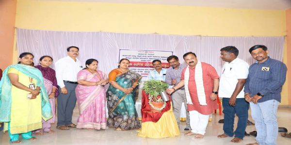 ಕಾರ್ಮಿಕರಿಗೆ ಸುರಕ್ಷತಾ ಕಿಟ್ ವಿತರಣೆ