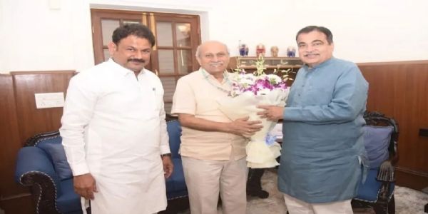 ನಿತಿನ್ ಗಡ್ಕರಿ ಭೇಟಿ ಮಾಡಿದ ಡಾ. ಪ್ರಭಾಕರ್ ಕೋರೆ