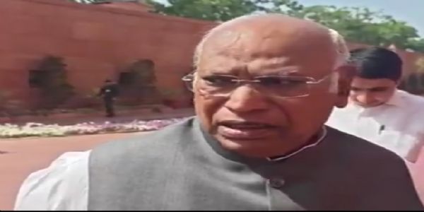 ಮಹಿಳಾ ಮೀಸಲಾತಿ ಹೆಸರಿನಲ್ಲಿ ಗಡಿ ನಿರ್ಣಯ ರಾಜಕೀಯ : ಖರ್ಗೆ