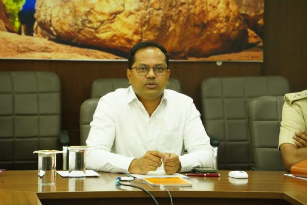 ಜಿಲ್ಲಾಧಿಕಾರಿ