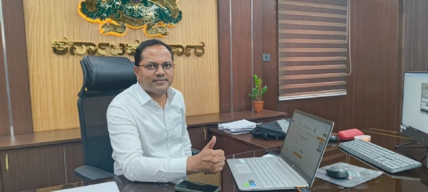 ಸ್ವಯಂ ಗಣತಿ: ಮಾಹಿತಿ ದಾಖಲಿಸಿದ ಜಿಲ್ಲಾಧಿಕಾರಿ ನಾಗೇಂದ್ರ ಪ್ರಸಾದ್.ಕೆ