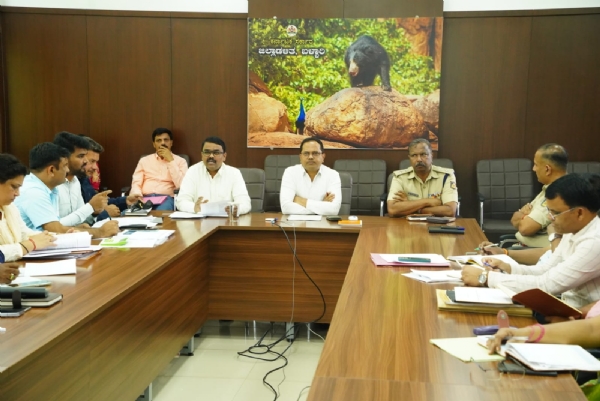 ಜಿಲ್ಲಾಧಿಕಾರಿ