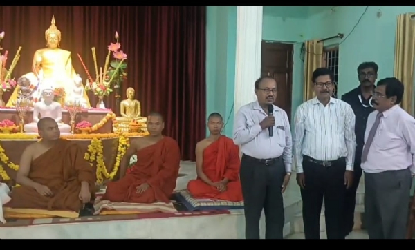 ಚಿತ್ರ : ಕೆಜಿಎಫ್ ಬುದ್ದ ಹುಣ್ಣಿಮೆಯ ಕಾರ್ಯಕ್ರಮದಲ್ಲಿ ಕ್ಷೇತ್ರ ಶಿಕ್ಷಣಾಧಿಕಾರಿ ನಾರಾಯಣಸ್ವಾಮಿ ಇತರರು.