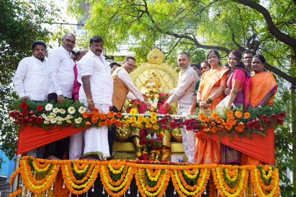 ಬಳ್ಳಾರಿ: ಬಸವ ಜಯಂತಿ - ಜಿಲ್ಲಾಡಳಿತದಿಂದ ಪುಷ್ಪನಮನ