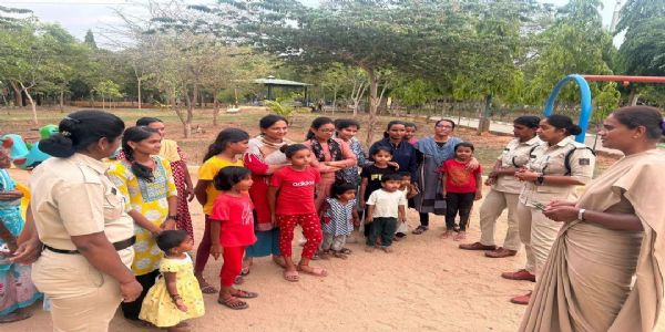 ಸಾರ್ವಜನಿಕ ಸ್ಥಳಗಳಲ್ಲಿ ‘ಅಕ್ಕ ಪಡೆ’ ಗಸ್ತು ; ಮಹಿಳಾ ಸುರಕ್ಷತೆಗೆ ಆದ್ಯತೆ