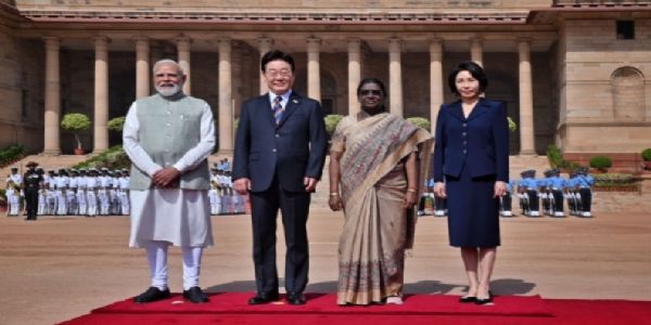 ದಕ್ಷಿಣ ಕೊರಿಯಾ ಅಧ್ಯಕ್ಷರಿಗೆ ರಾಷ್ಟ್ರಪತಿ ಭವನದಲ್ಲಿ ಭವ್ಯ ಸ್ವಾಗತ