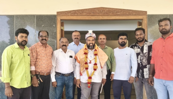 ಸರ್ಕಾರಿ ನೌಕರರ ದಿನಾಚರಣೆಯ ಅಂಗವಾಗಿ ಕೋಲಾರ ಜಿಲ್ಲಾ ಸರ್ಕಾರಿ ನೌಕರರ ಸಂಘದ ಅಧ್ಯಕ್ಷ ಎ. ಅಜಯ್ ಅವರನ್ನು ಸನ್ಮಾನಿಸಲಾಯಿತು.