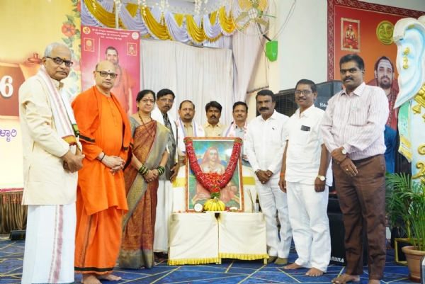 ಹಿಂದೂ ಧರ್ಮವನ್ನು ಪುನರುಜ್ಜೀವನಗೊಳಿಸಿದ್ದು  ಆದಿ ಶಂಕರಾಚಾರ್ಯರು