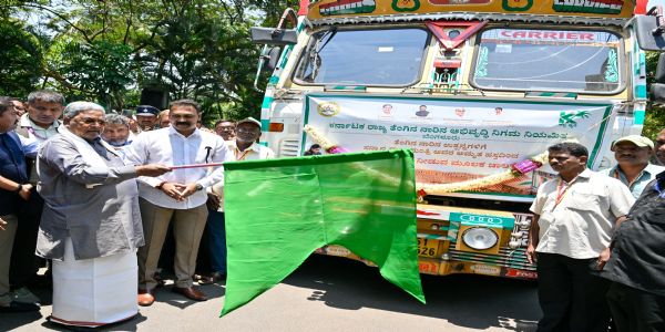 ತೆಂಗಿನ ನಾರು ಉತ್ಪನ್ನಗಳ ವಾಹನಕ್ಕೆ ಮುಖ್ಯಮಂತ್ರಿ ಚಾಲನೆ
