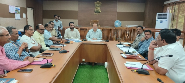 Emergency meeting held by District Magistrate following complaints; Disciplinary lesson