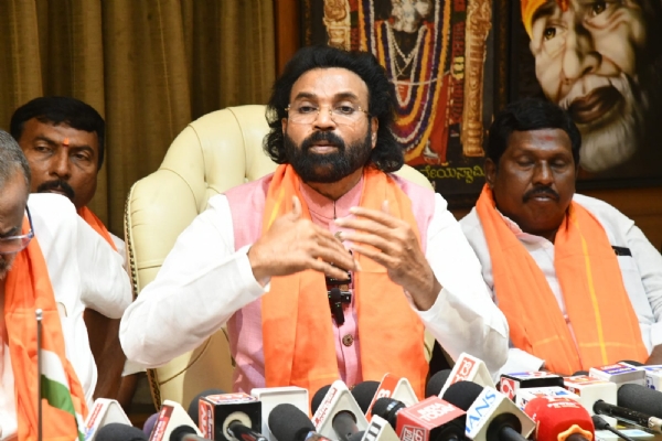 ಮಹಿಳೆಯರು ಕಾಂಗ್ರೆಸ್ಗೆ ಓಟ್ಬ್ಯಾಂಕ್ ಅಷ್ಟೇ - ಬಿ. ಶ್ರೀರಾಮುಲು