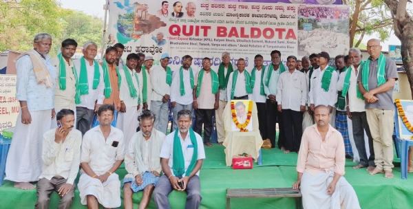 176ನೇ ದಿನದ ಬಲ್ಡೋಟ ತೊಲಗಿಸಿ ಧರಣಿಯಲ್ಲಿ ಡಾ. ರಾಜಕುಮಾರ ಜನ್ಮ ದಿನಾಚರಣೆ