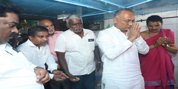 ಗಾಂಧಿನಗರ ಕ್ಷೇತ್ರದಲ್ಲಿ ಪೂಜಾ ಕಾರ್ಯಕ್ರಮಗಳಲ್ಲಿ ಸಚಿವ ದಿನೇಶ್ ಗುಂಡೂರಾವ್ ಭಾಗಿ