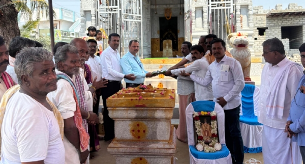 ಚೌಡೇಶ್ವರಿ ದೇವಸ್ಥಾನದ ಜೀರ್ಣೋದ್ಧಾರಕ್ಕೆ 2 ಲಕ್ಷ ರೂಪಾಯಿ ದೇಣಿಗೆ