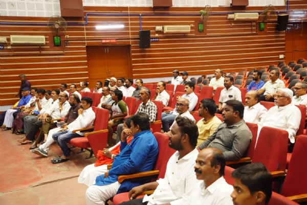 ಡಾ.ರಾಜ್ಕುಮಾರ್ ಸಂತನಂತೆ ಬದುಕಿದ ಮಹಾನ್ ಚೇತನ