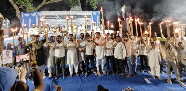 ವಿಧಾನಪರಿಷತ್ ಸದಸ್ಯ ನಸೀರ್ ಅಹಮದ್ ಮತ್ತು ಅಬ್ದುಲ್ ಜಬ್ಬಾರ್ ಗೆ ಅಧಿಕಾರ ನೀಡುವಂತೆ ಮುಸ್ಲಿಂ ಸಮುದಾಯದ ಧರ್ಮ ಗುರುಗಳು ಕೋಲಾರದಲ್ಲಿ ಹಕ್ಕೊತ್ತಾಯ ಮಂಡಿಸಿದರು.