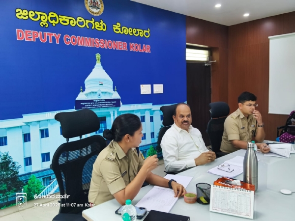 ಮಾದಕ ವಸ್ತುಗಳ ಸಾಗಾಟ ಮತ್ತು ಬಳಕೆಯನ್ನು ತಡೆಗಟ್ಟುವ ನಿಟ್ಟಿನಲ್ಲಿ ಕೋಲಾರ ಜಿಲ್ಲಾಧಿಕಾರಿ ಡಾ. ಎಂ.ಆರ್. ರವಿ ಅಧಿಕಾರಿಗಳ ಸಭೆ ನಡೆಸಿದರು.