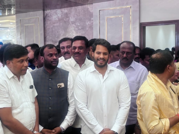 ಕೋಲಾರ ಜಿಲ್ಲೆ ಮಾಲೂರಿನಲ್ಲಿ ರಾಜ್ಯ ಯುವ ಜನತಾದಳ ಅಧ್ಯಕ್ಷ ನಿಖಿಲ್ ಕುಮಾರಸ್ವಾಮಿ ಮಾದ್ಯಮಗಳೊಂದಿಗೆ ಮಾತನಾಡಿದರು.