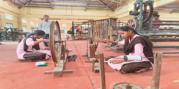 ಗದಗದ ಹೆಮ್ಮೆ ‘ಕರ್ನಾಟಕ ಕೈಮಗ್ಗ ತಂತ್ರಜ್ಞಾನ ಸಂಸ್ಥೆ