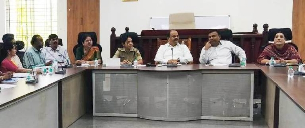 ಜಿಲ್ಲಾ ಮಟ್ಟದ ಪರಿಶಿಷ್ಟ ಜಾತಿ ಮತ್ತು ಪರಿಶಿಷ್ಟ ಪಂಗಡಗಳ ಜಾಗೃತಿ ಮತ್ತು ಮೇಲ್ವಿಚಾರಣಾ ಸಮಿತಿ ಸಭೆಯಲ್ಲಿ ಕೋಲಾರ ಜಿಲ್ಲಾಧಿಕಾರಿ ಎಂ.ಆರ್.ರವಿ ಮಾತನಾಡಿದರು.